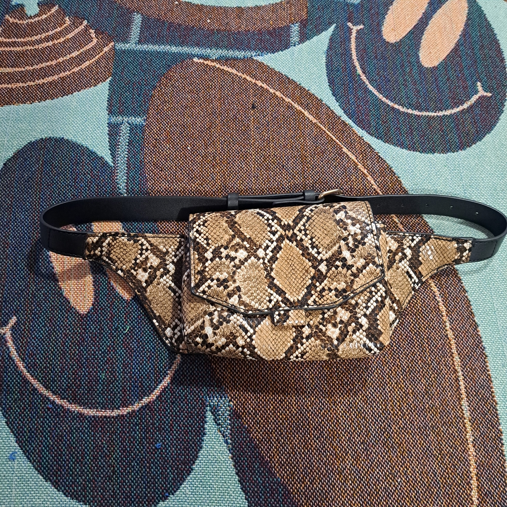 🌈SHINY FAUX SNAKE SKIN BELT BAG